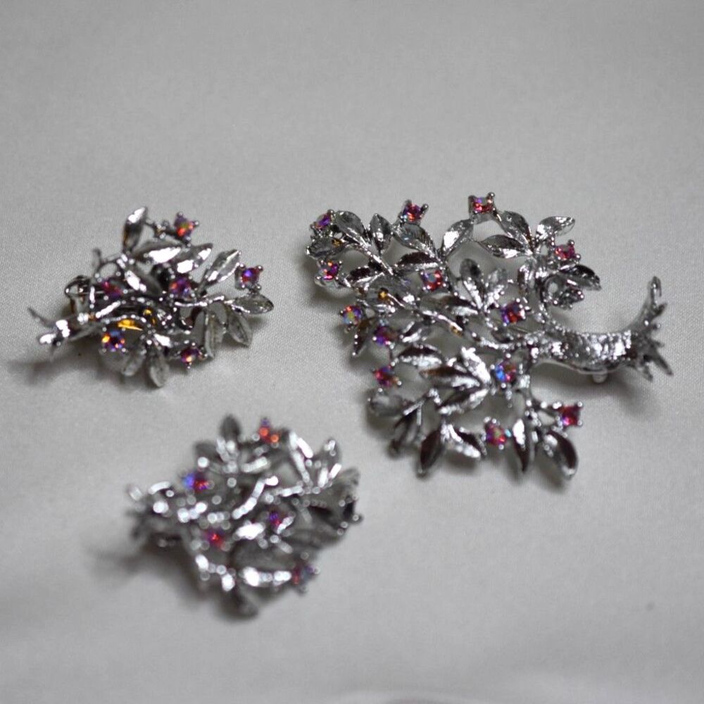 Enchanting Figural Tree Red Rhinestone Accent Clip On Earrings 2" Brooch Set